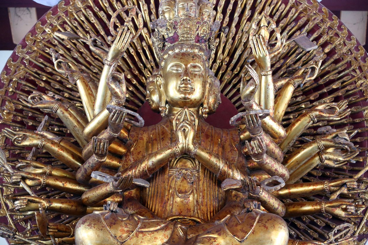 लिन्ह उनग बौद्ध शिवालय। करुणा के बोधिसत्व, हजार-सशस्त्र अवलोकितेश्वर। मूर्ति। दनांग। वियतनाम द्वारा अज्ञात