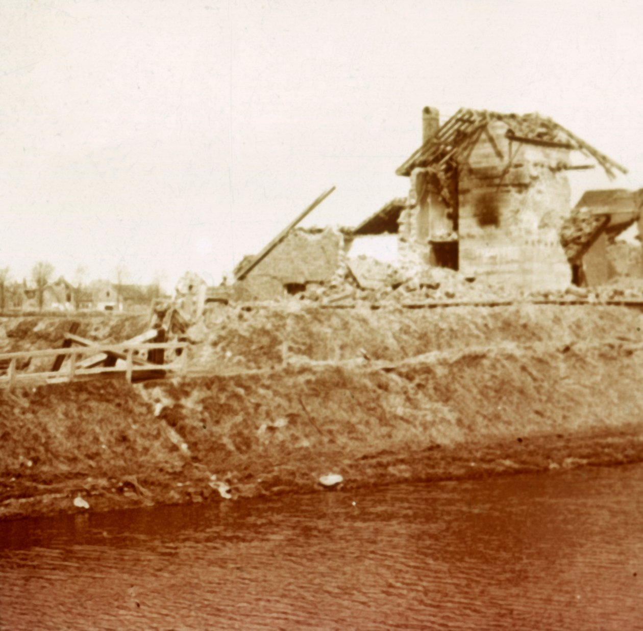 लॉक-कीपर्स हाउस, न्यूवोपोर्ट, फ्लैंडर्स, बेल्जियम, c1914-c1918 द्वारा अज्ञात