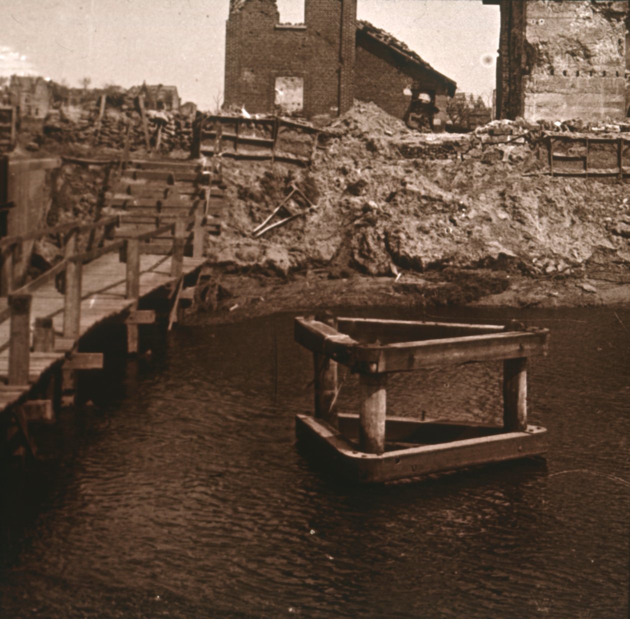 लॉक-कीपर्स हाउस, नीवोपोर्ट, फ्लैंडर्स, बेल्जियम, c1914-c1918 द्वारा अज्ञात