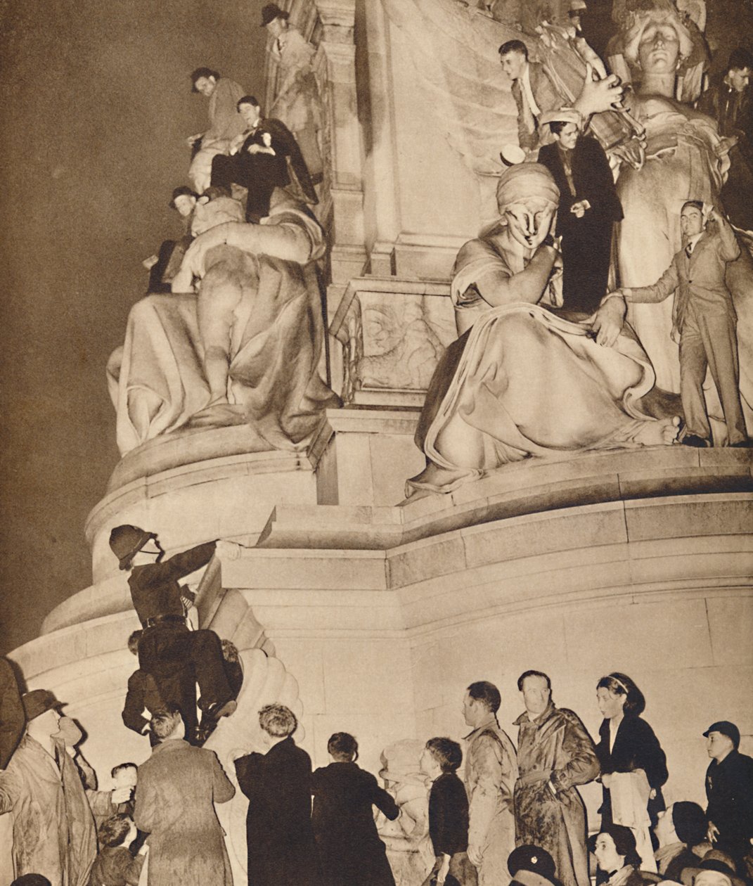 लंदन ग्रैंडस्टैंड, 1937 द्वारा अज्ञात