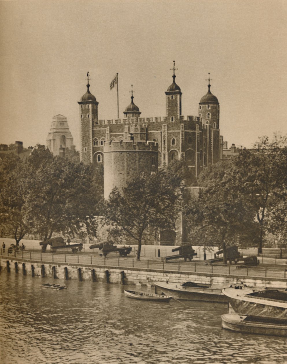 टॉवर ब्रिज से लोंडोंस सबसे पुराना और सबसे नया सार्वजनिक भवन, c1935। द्वारा अज्ञात