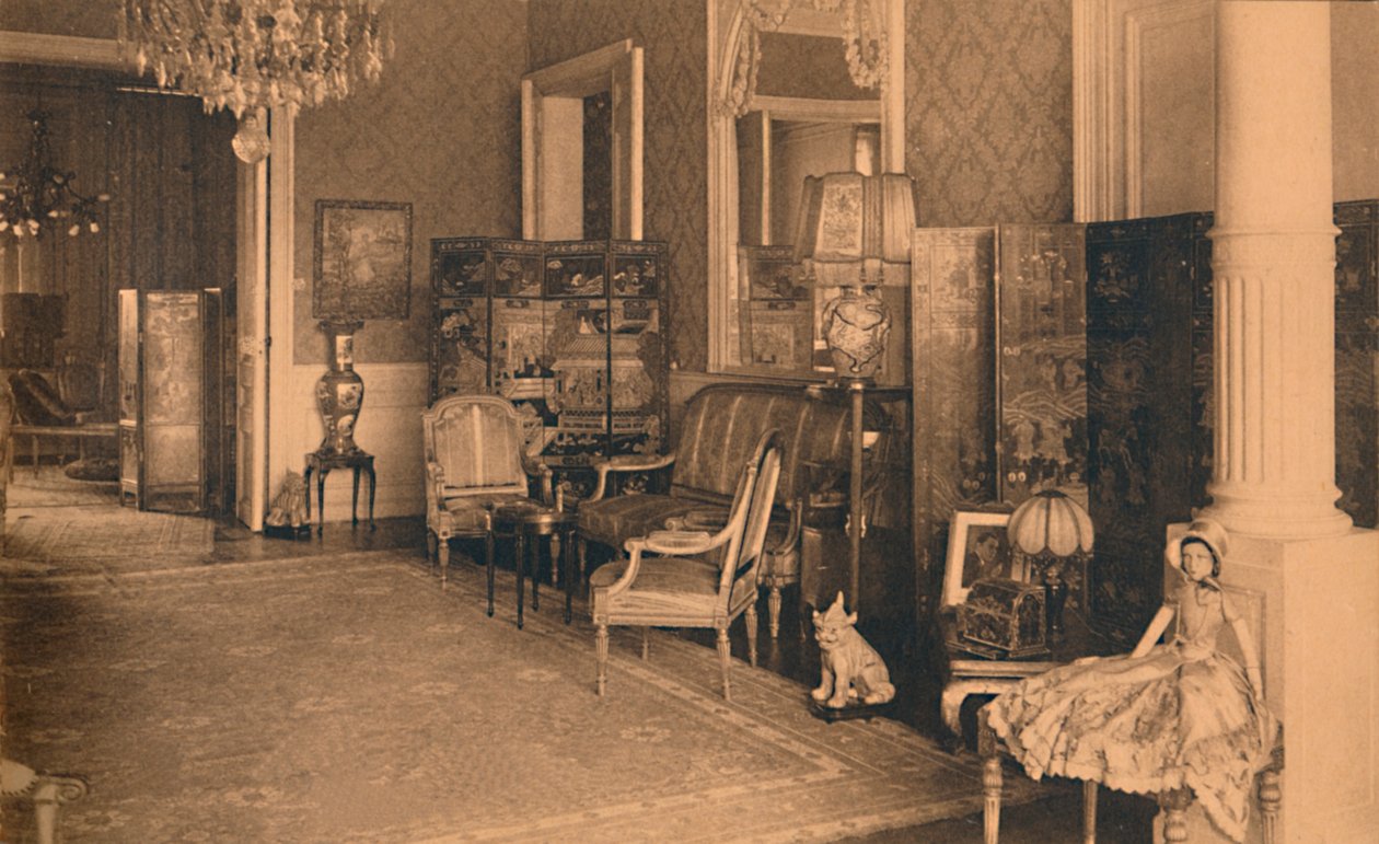 1927 में बेल्जियम के ब्रुसेल्स में क्यूबा दूतावास में लुई XVI कक्ष। द्वारा अज्ञात