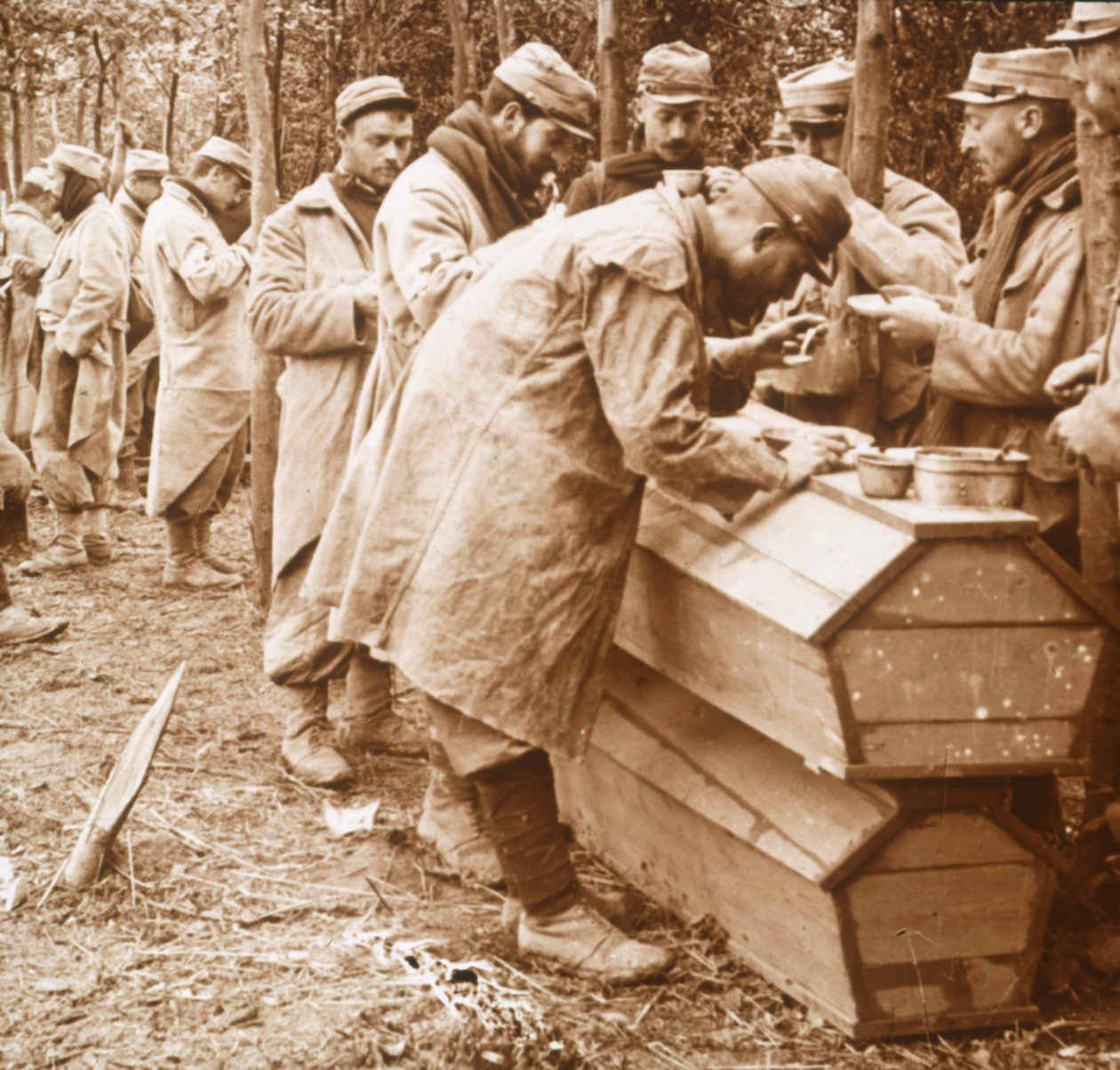मैकाबेर भोजन, कैरिन्सी, उत्तरी फ्रांस, c1914-c1918। द्वारा अज्ञात