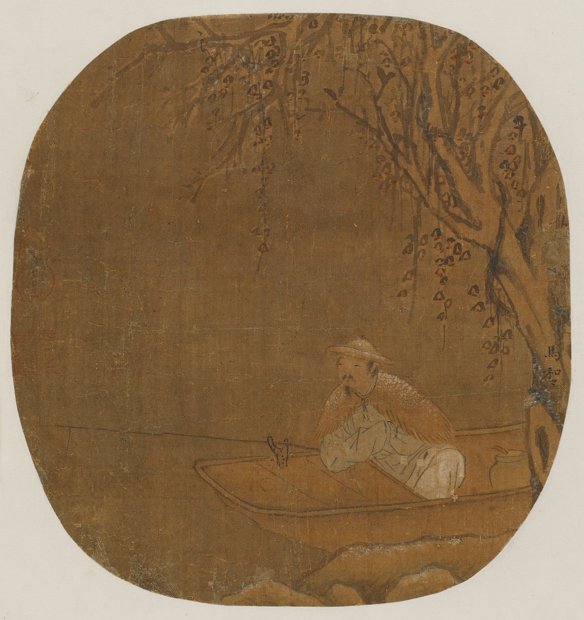 एक पेड़ के नीचे नाव से मछली पकड़ता हुआ आदमी, संभवतः मिंग राजवंश, 1368-1644। द्वारा अज्ञात