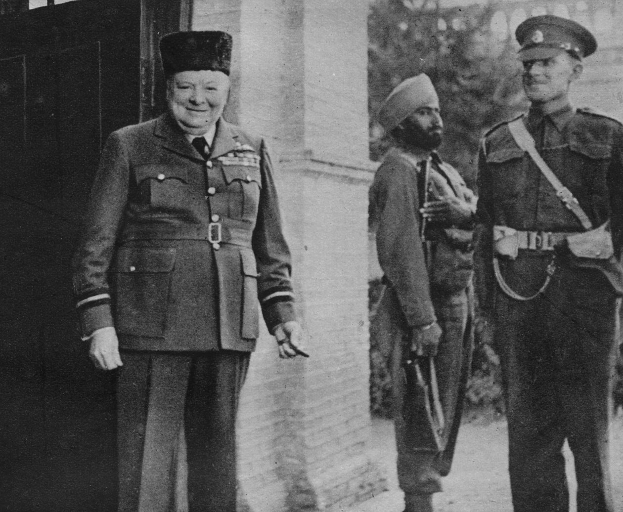कई हैप्पी रिटर्न, 1943 द्वारा अज्ञात