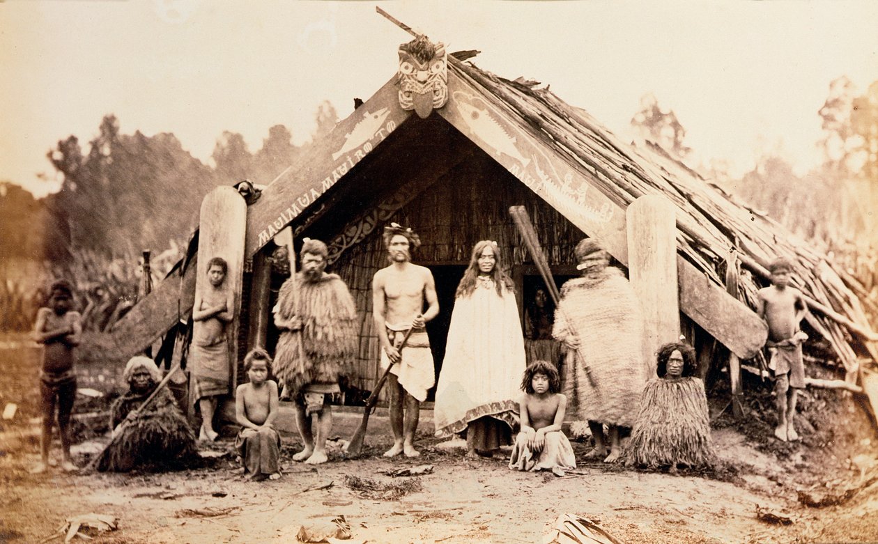 माओरी परिवार, न्यूज़ीलैंड, c1880 द्वारा अज्ञात