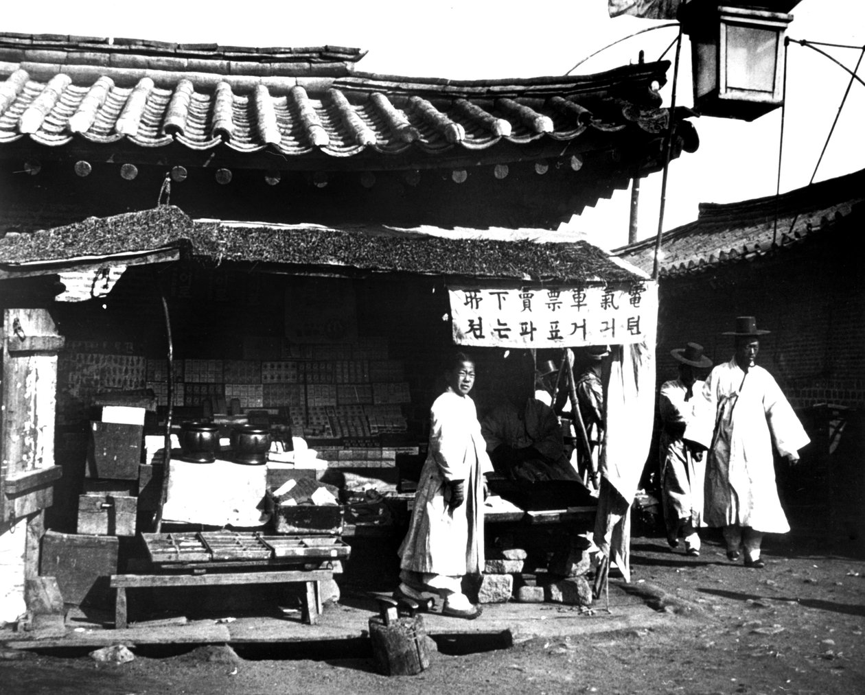 मार्केट स्टाल, कोरिया, 1900 द्वारा अज्ञात