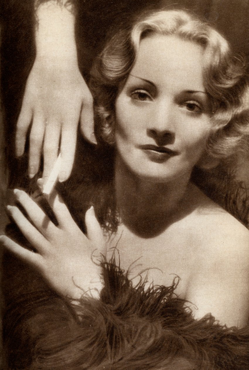 Marlene Dietrich, जर्मन-अमेरिकी अभिनेत्री, 1933 द्वारा अज्ञात