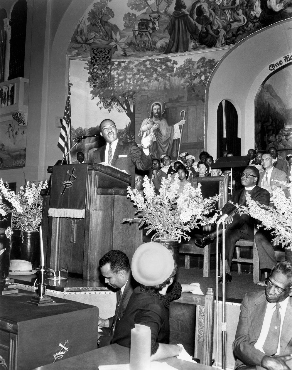 मार्टिन लूथर किंग जूनियर, अमेरिकी अश्वेत नागरिक अधिकार प्रचारक, c1968 द्वारा अज्ञात
