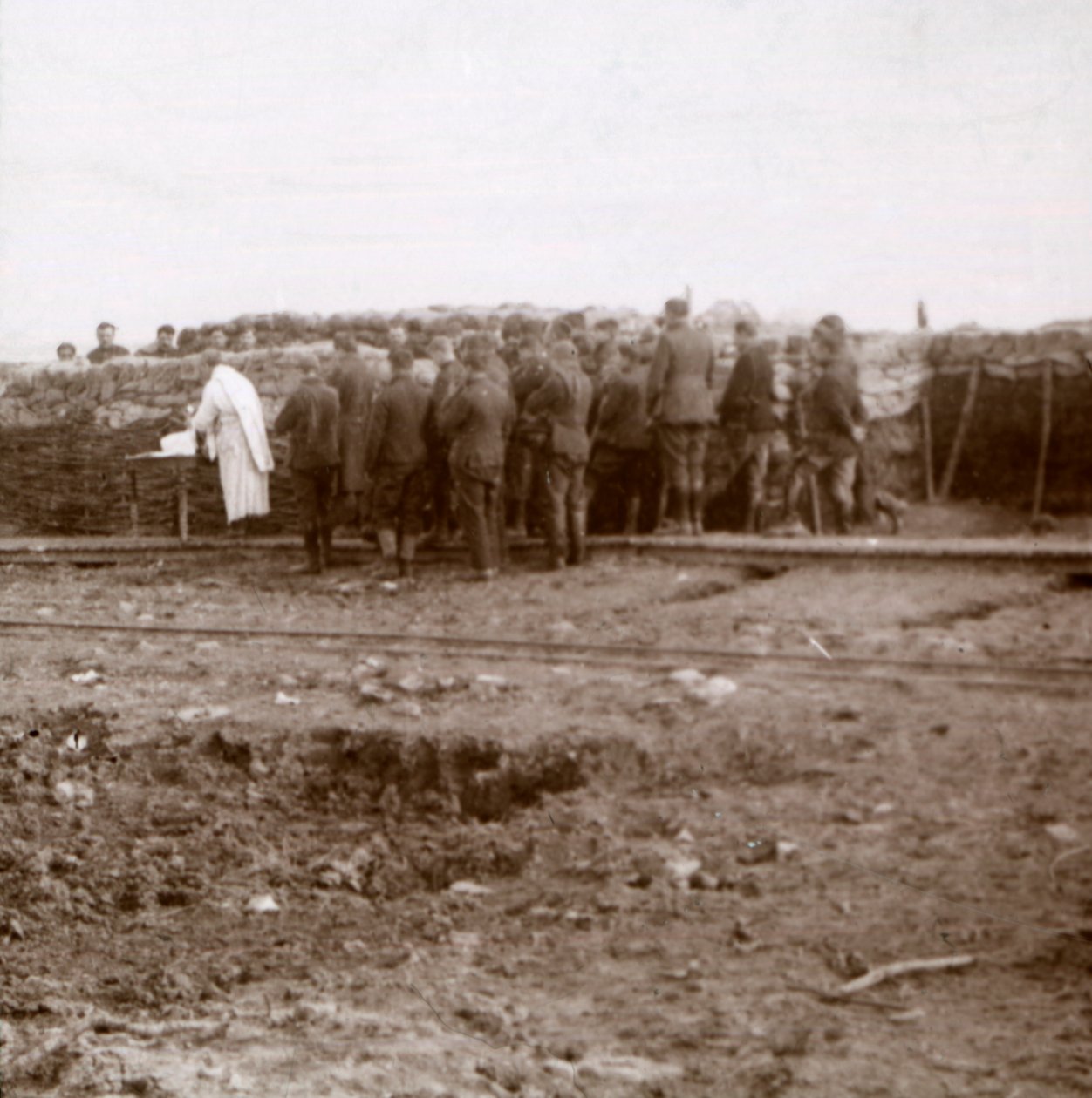 खाइयों में द्रव्यमान, पेरविज, फ्लैंडर्स, बेल्जियम, c1914-c1918 द्वारा अज्ञात