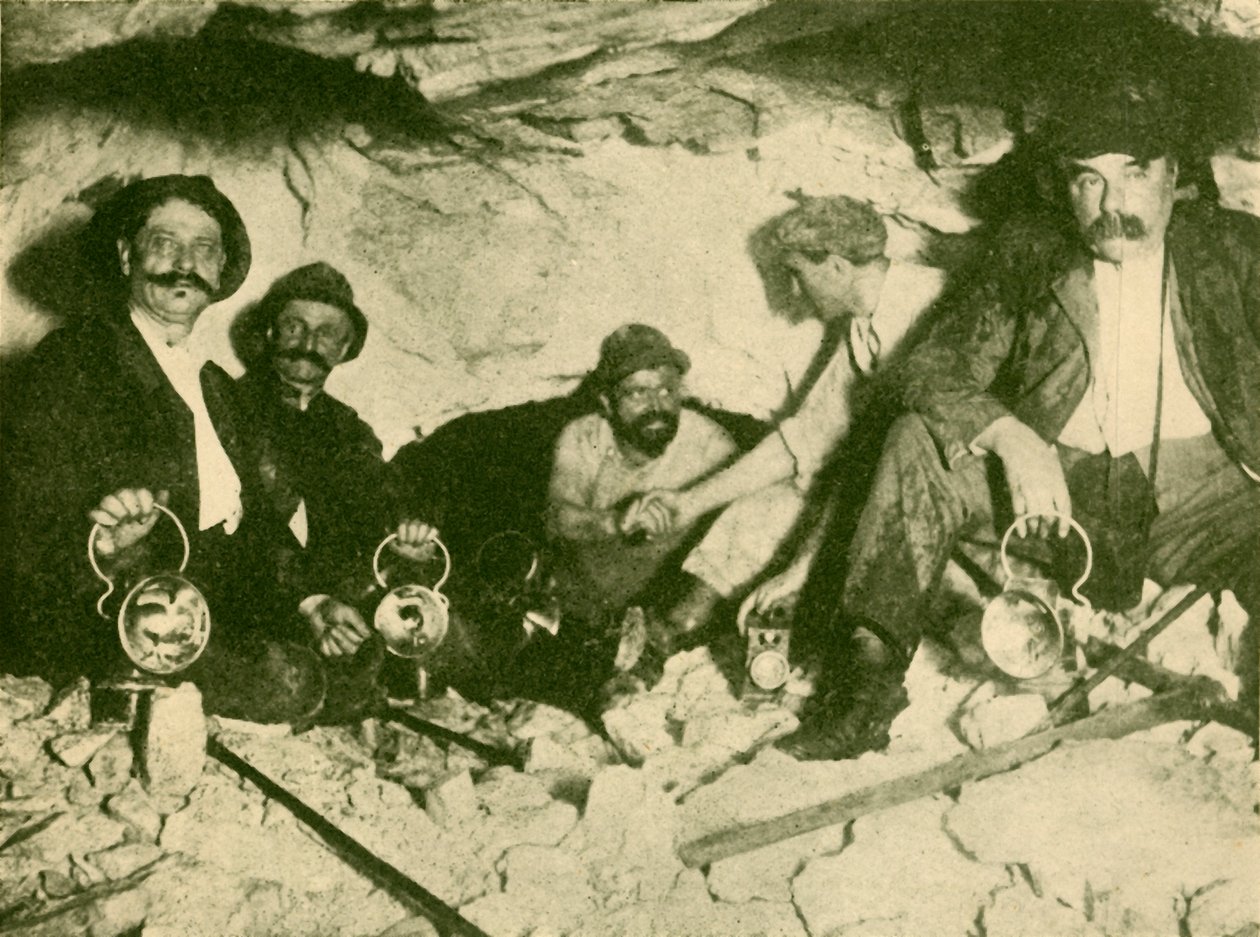लॉटबर्ग टनल की अंतिम भेदी, c1930 में दो बोरिंग पार्टियों की बैठक। द्वारा अज्ञात