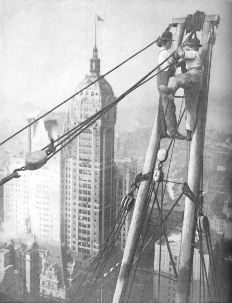 पुरुष जिसका नर्व सर्पोट्स प्रीटाइसिस पर एक पर्वतारोही है, c1935 द्वारा अज्ञात