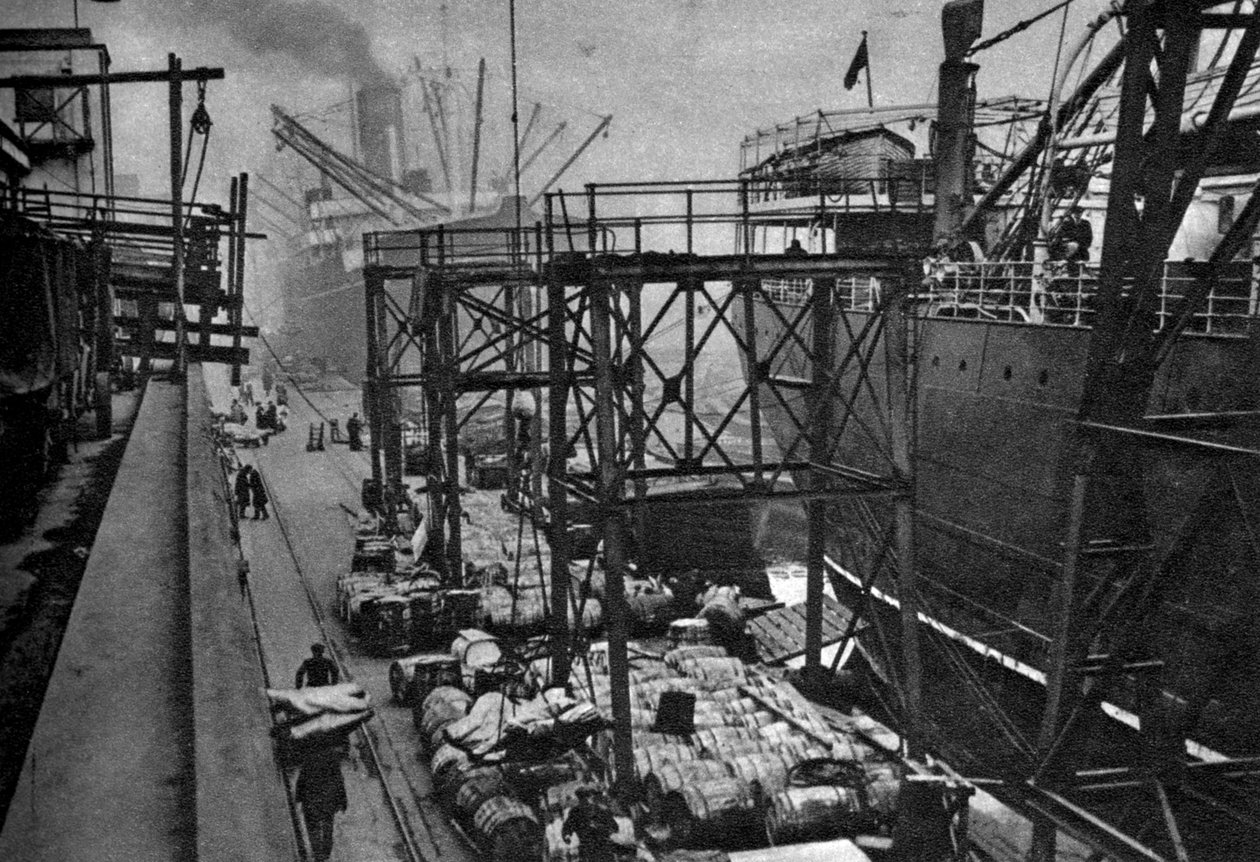 रॉयल अल्बर्ट डॉक, लंदन में व्यापारी जहाज, 1926-1927 द्वारा अज्ञात