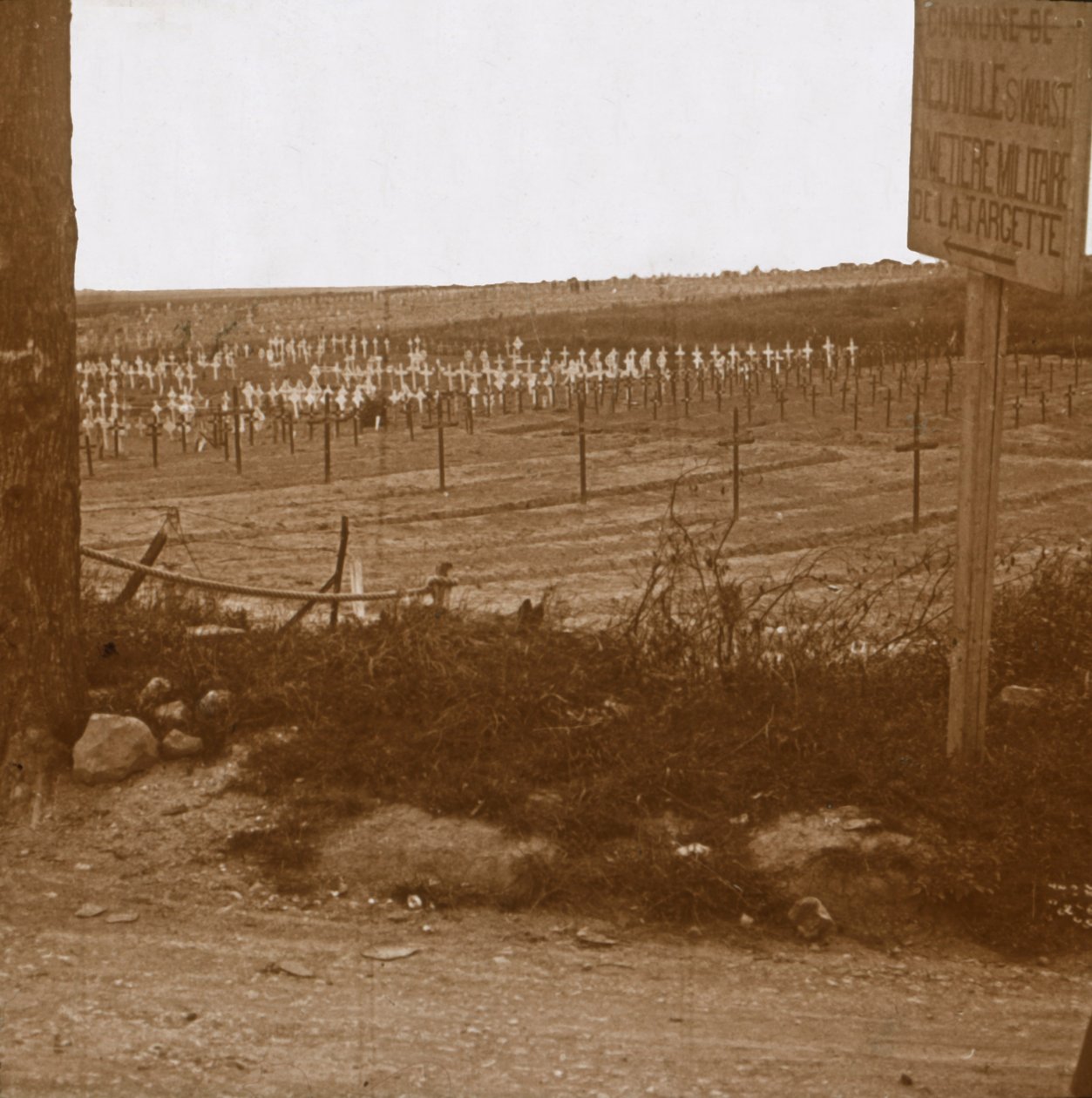 सैन्य कब्रिस्तान, न्यूविल-सेंट-वास्ट, उत्तरी फ्रांस, c1914-c1918 द्वारा अज्ञात