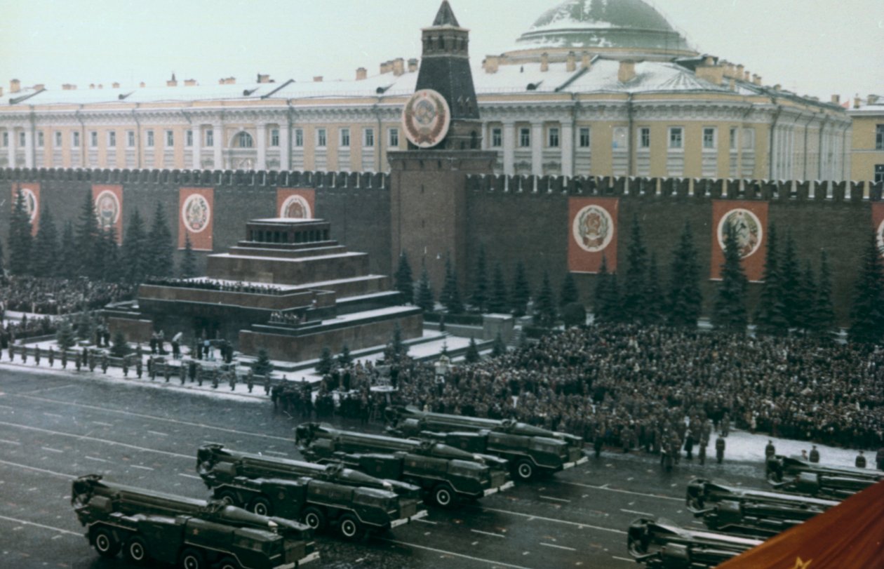 सैन्य समीक्षा, रेड स्क्वायर, मॉस्को, 1971 द्वारा अज्ञात