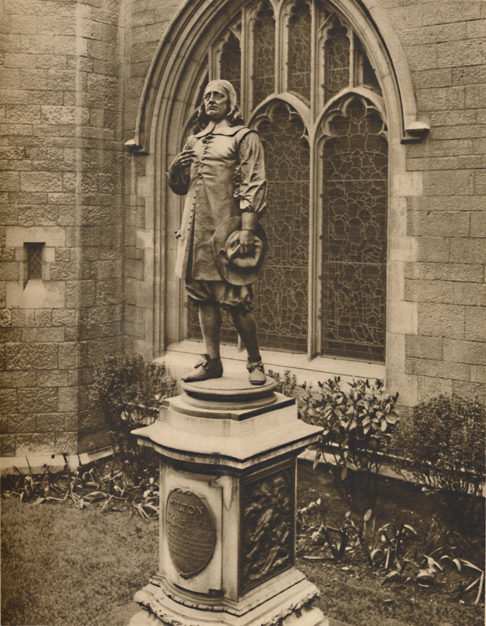 शहर में मिल्टन प्रतिमा के बाहर उनकी अपनी दफन जगह, c1935। द्वारा अज्ञात