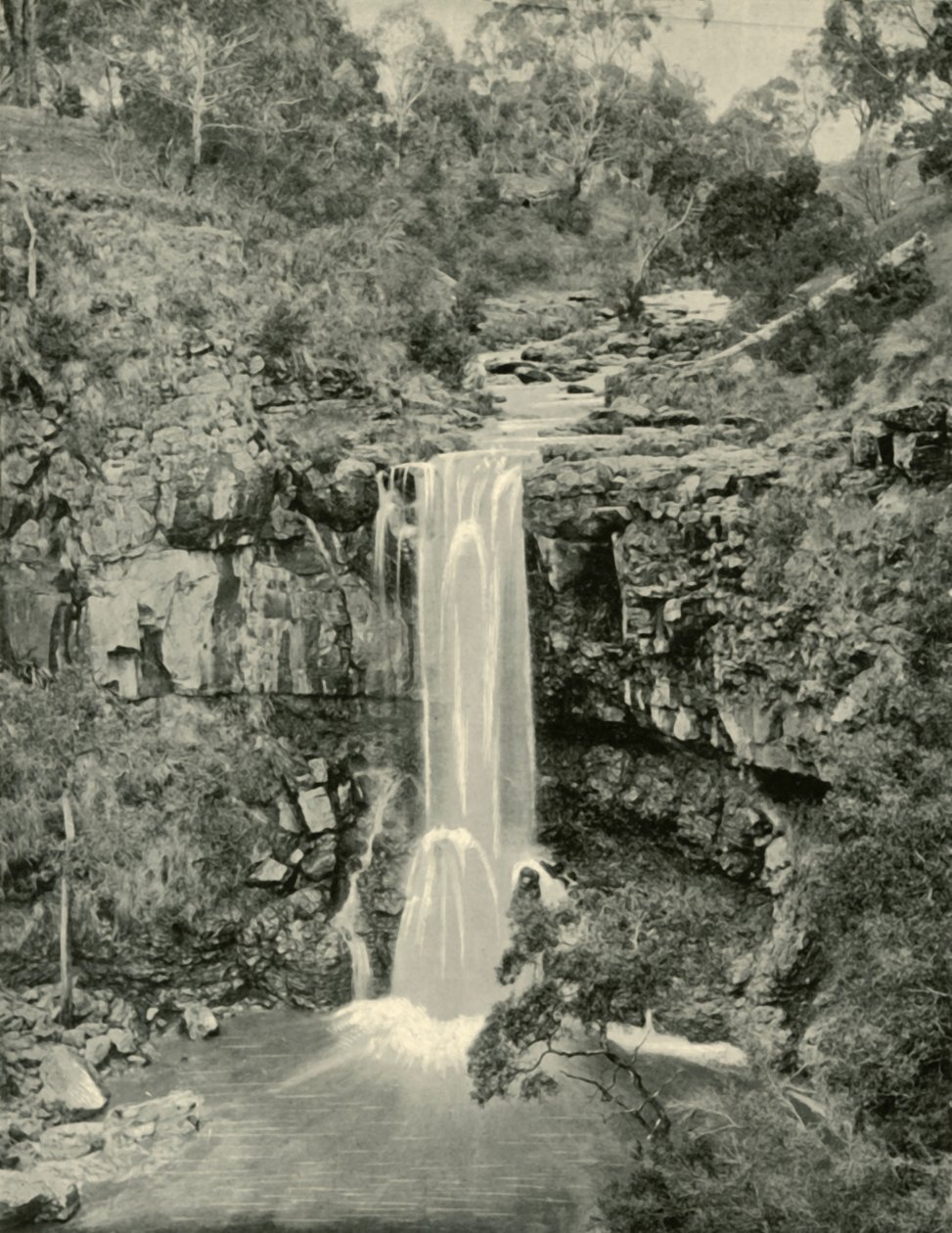 मोरबूल फॉल्स, विक्टोरिया, 1901। द्वारा अज्ञात