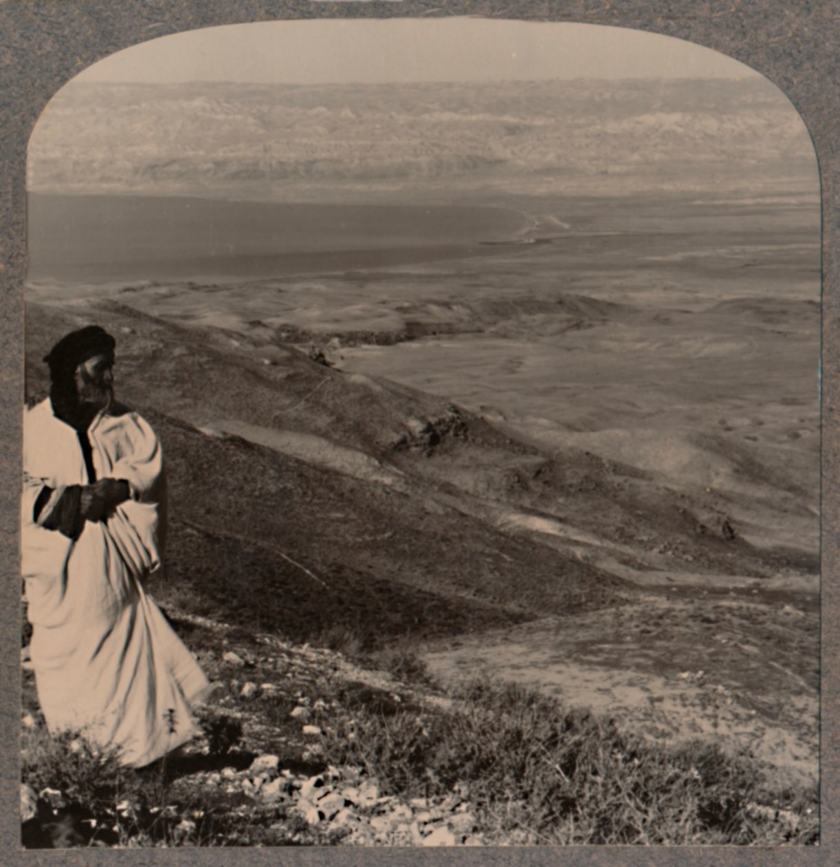 शिटिम की घाटी पर मस्जिद का दृष्टिकोण, c1900 द्वारा अज्ञात