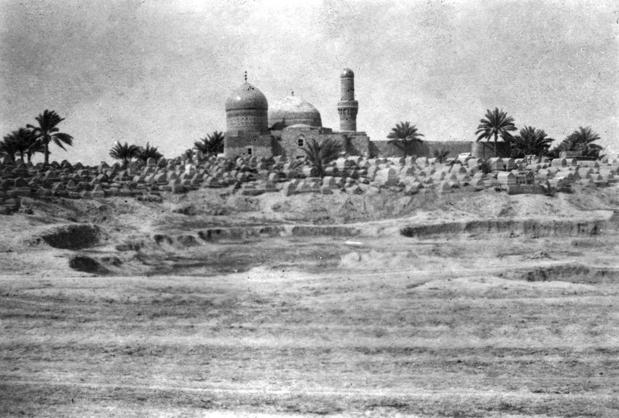 1918 में बगदाद के पास मस्जिद और कब्रिस्तान द्वारा अज्ञात