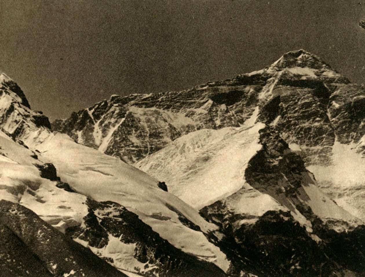 बेस कैंप से माउंट एवरेस्ट, c1918-c1939। द्वारा अज्ञात