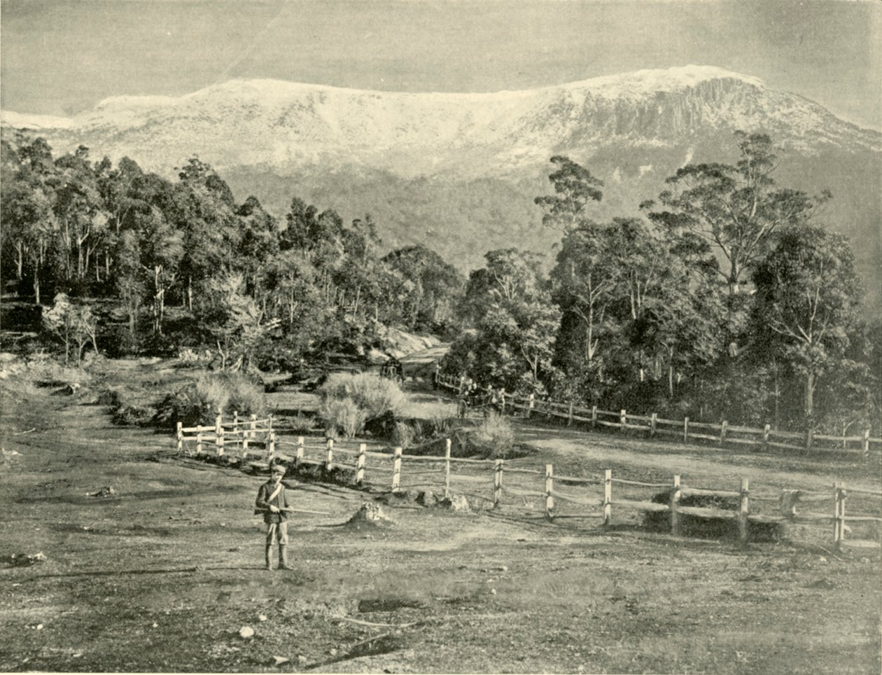 माउंट वेलिंगटन, हुओन रोड, 1901 से। द्वारा अज्ञात