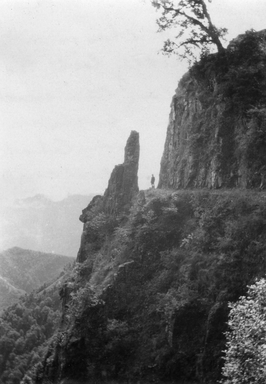 कलसी और चकराता के बीच के पर्वत, भारत, 1917 द्वारा अज्ञात