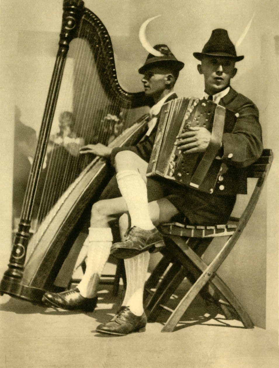 संगीतकार, टायरॉल, ऑस्ट्रिया, c1935। द्वारा अज्ञात