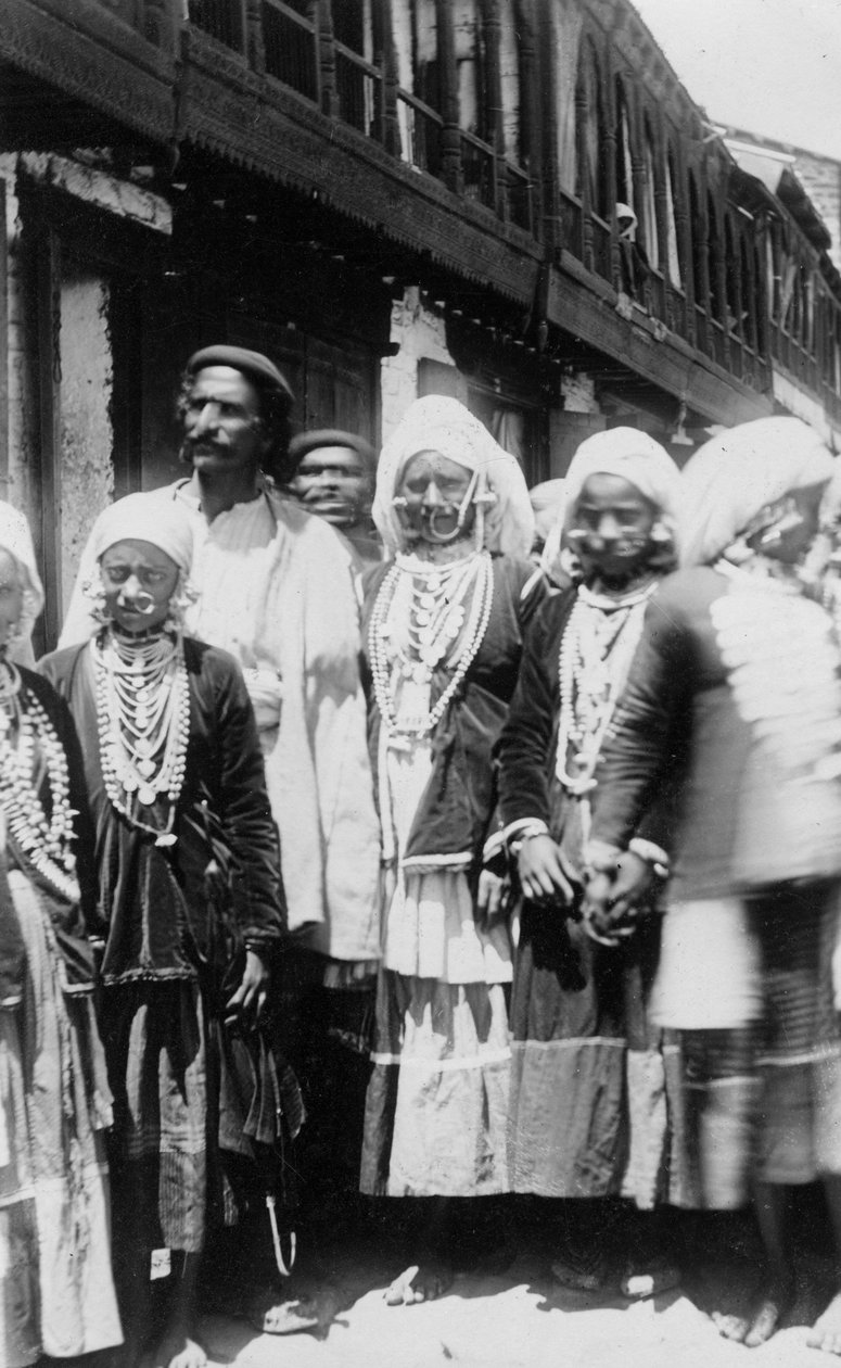 मुस्लिम पहाड़ी जनजाति के लोग, चकराता, भारत, 1917 द्वारा अज्ञात
