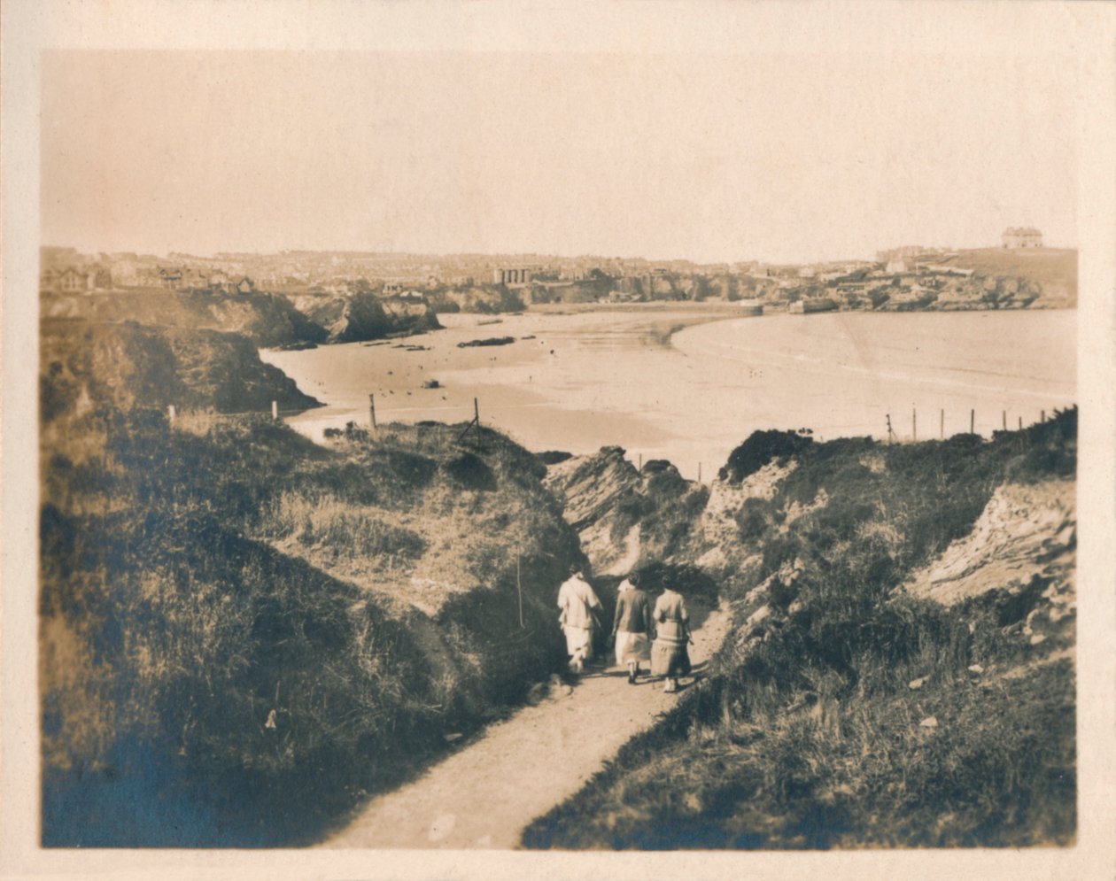 न्यूक्वे क्लिफ पथ टू टॉल्केन बीच, 1927 द्वारा अज्ञात