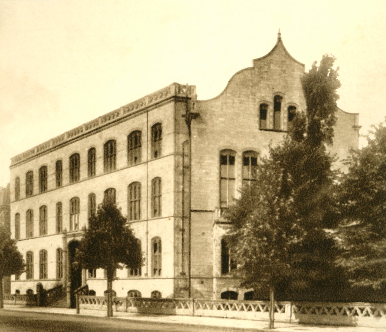 नंबर 75. कार्डिनल वॉन स्कूल, 1923। द्वारा अज्ञात