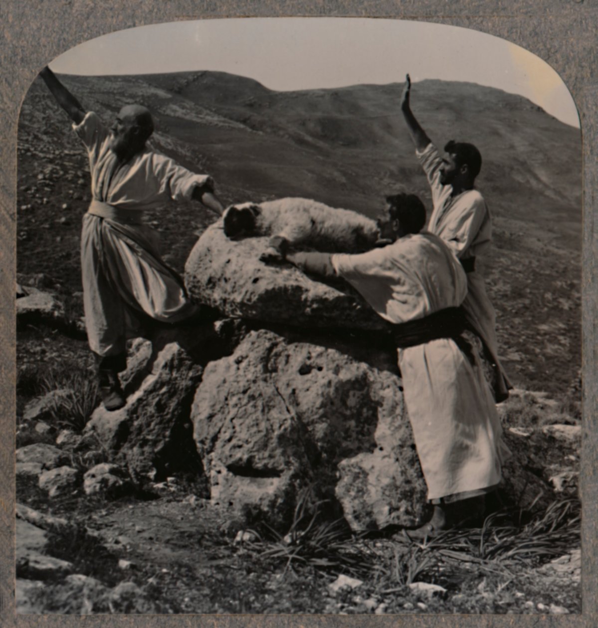 अल्टार पर मेमने की बलि, मोरेह, c1900 द्वारा अज्ञात