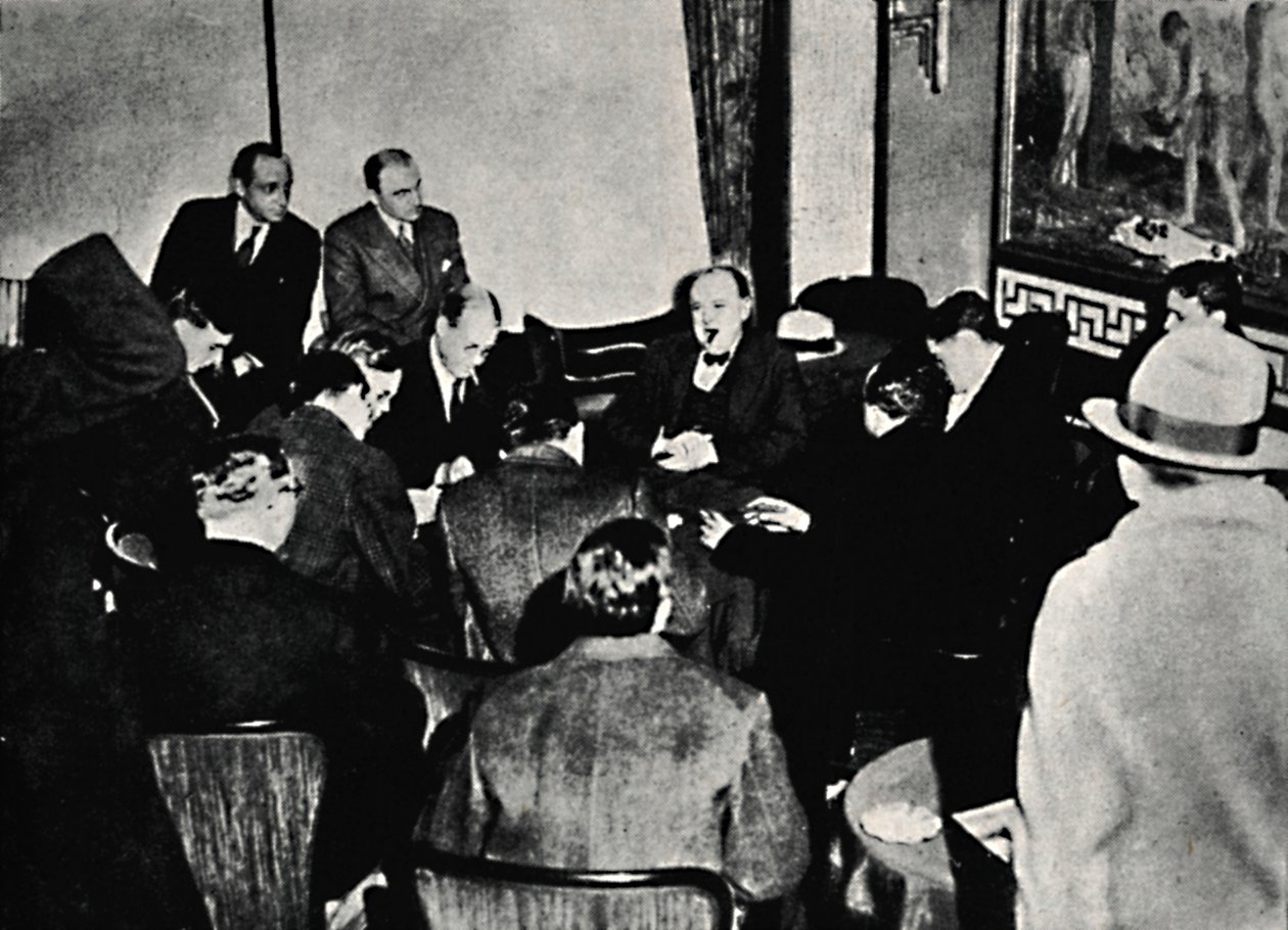 यूरोपा, 1931, 1945 में बोर्ड पर। द्वारा अज्ञात