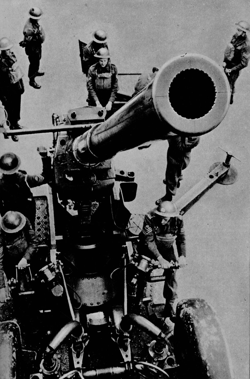 निशाने पर! - युद्ध अभ्यास, 1943 में 3.7 इंच की बंदूक टुकड़ी द्वारा अज्ञात