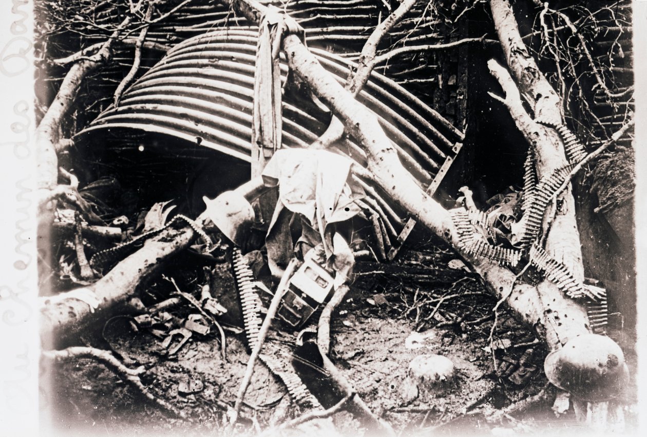 चेमीन डेस डेम्स पर, उत्तरी फ्रांस, c1914-c1918 द्वारा अज्ञात