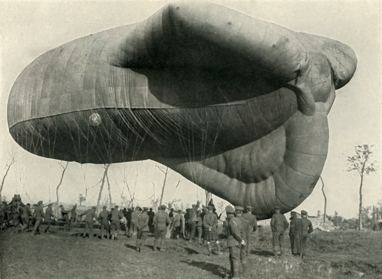 हमारे अवलोकन गुब्बारे में से एक, 1919। द्वारा अज्ञात