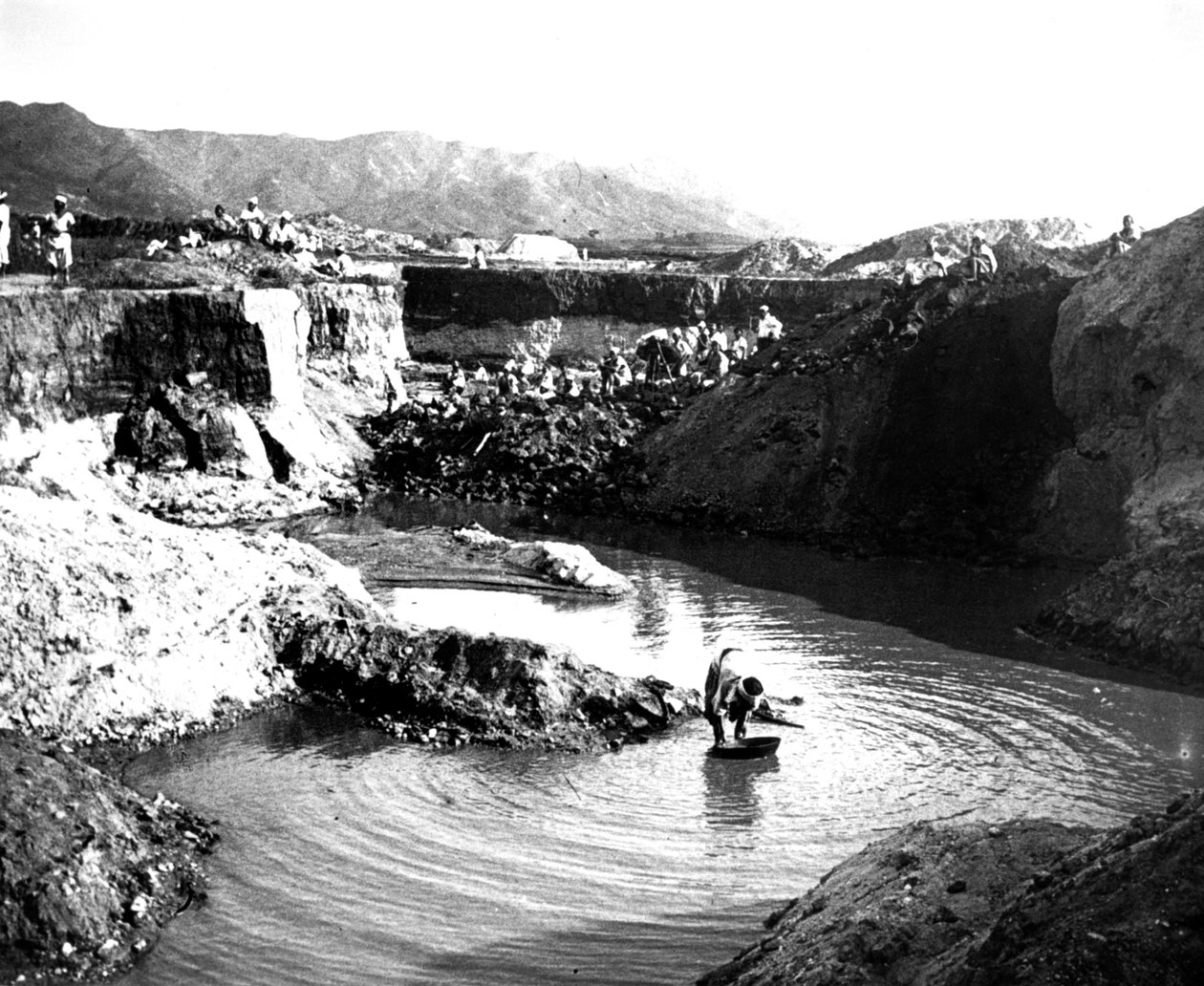 ओपेंकास्ट मेरा, कोरिया, 1900 द्वारा अज्ञात