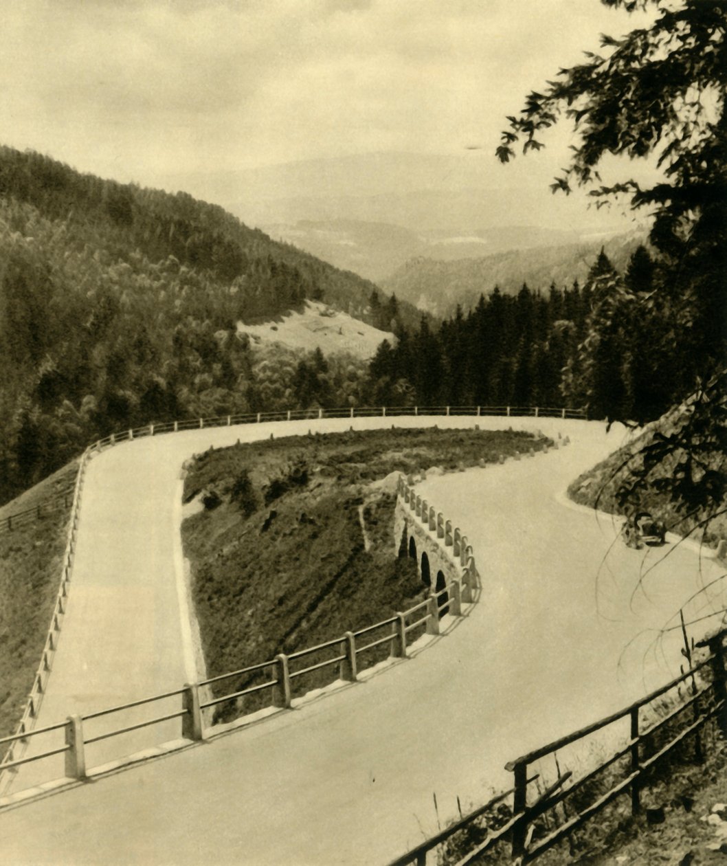 पैकर रोड, ऑस्ट्रिया, c1935। द्वारा अज्ञात