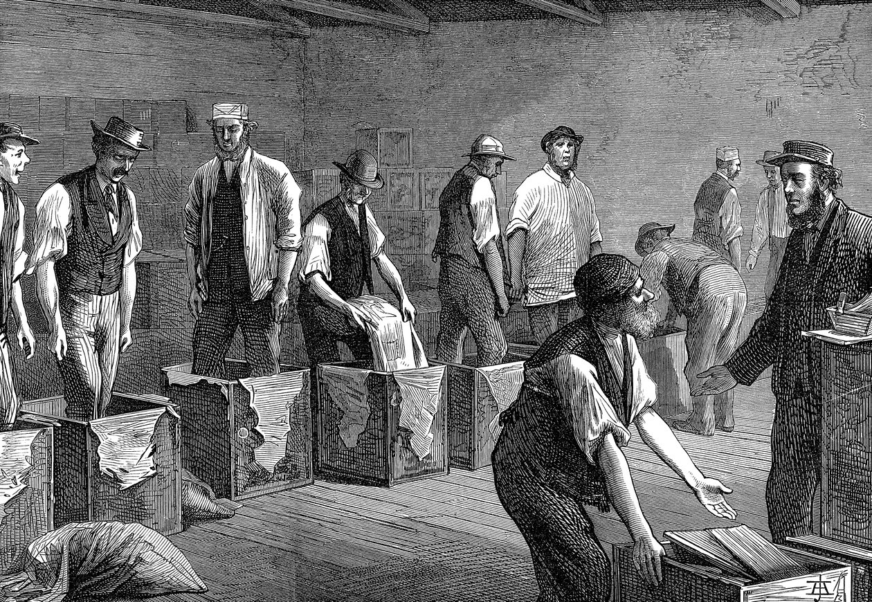 ईस्ट एंड वेस्ट इंडिया डॉक कंपनी, लंदन, 1874 के गोदामों में चाय की पैकिंग द्वारा अज्ञात