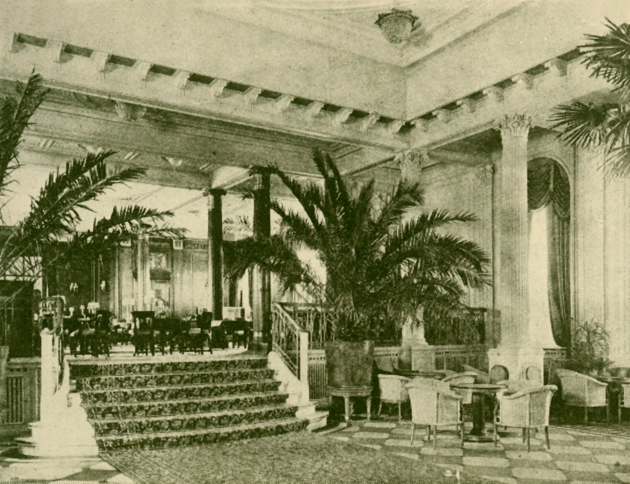 मैजेस्टिक में पाम कोर्ट और लाउंज, c1930। द्वारा अज्ञात