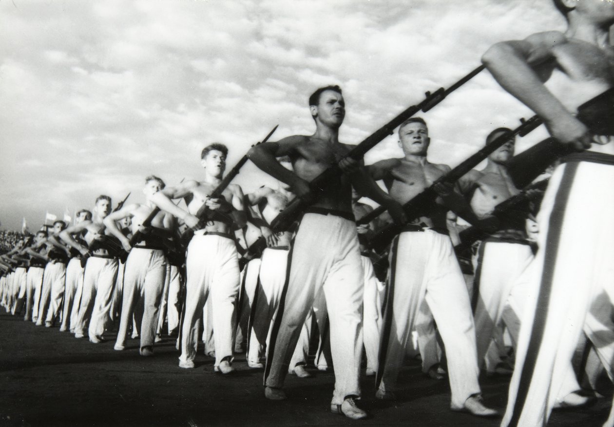 1930 के दशक में मॉस्को, यूएसएसआर, यंग कम्युनिस्ट्स की परेड द्वारा अज्ञात
