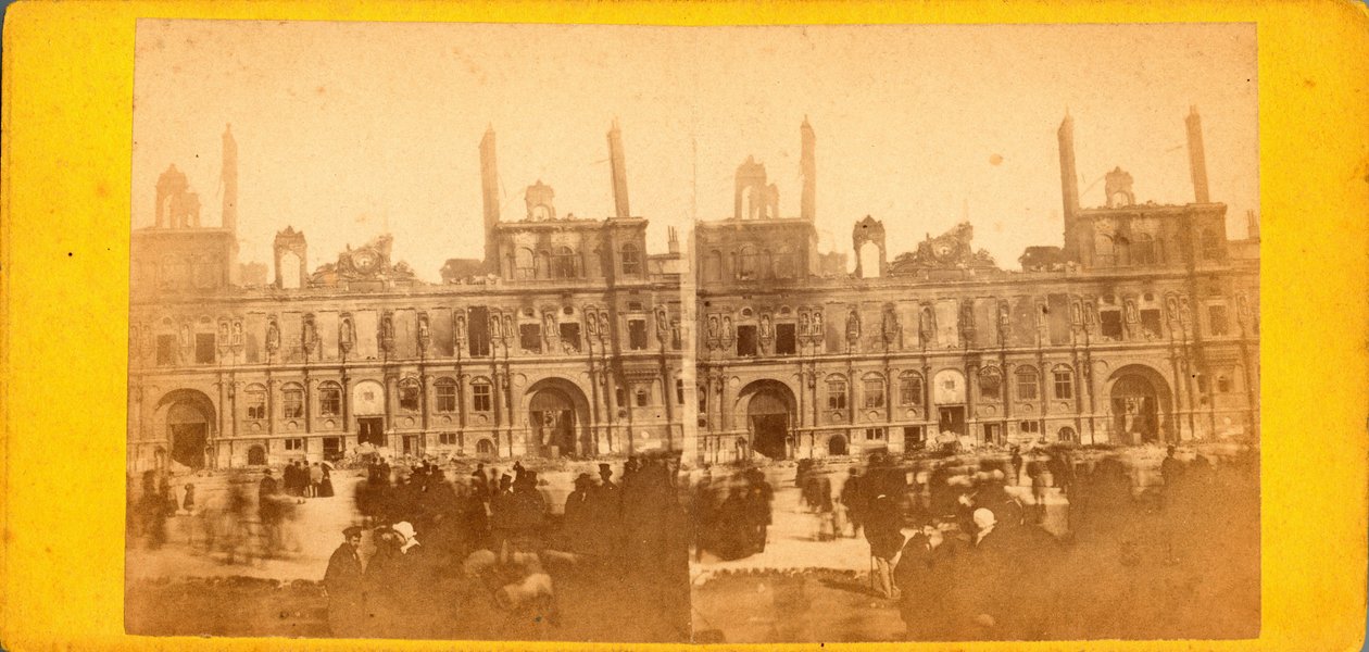 पेरिस कम्यून (1871): मई 1871 की आग के बाद होटल डी विले का दृश्य। बेनामी फोटोग्राफी। कार्डबोर्ड डिम पर प्रिंट करें। 17x8 सेमी द्वारा अज्ञात