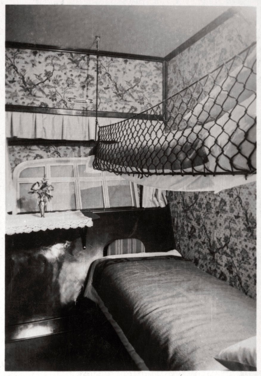 रात में यात्री केबिन, LZ 127 Graf Zeppelin, 1933 द्वारा अज्ञात