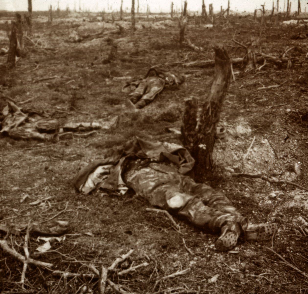 निकायों के बीच पथ, c1914-c1918 द्वारा अज्ञात