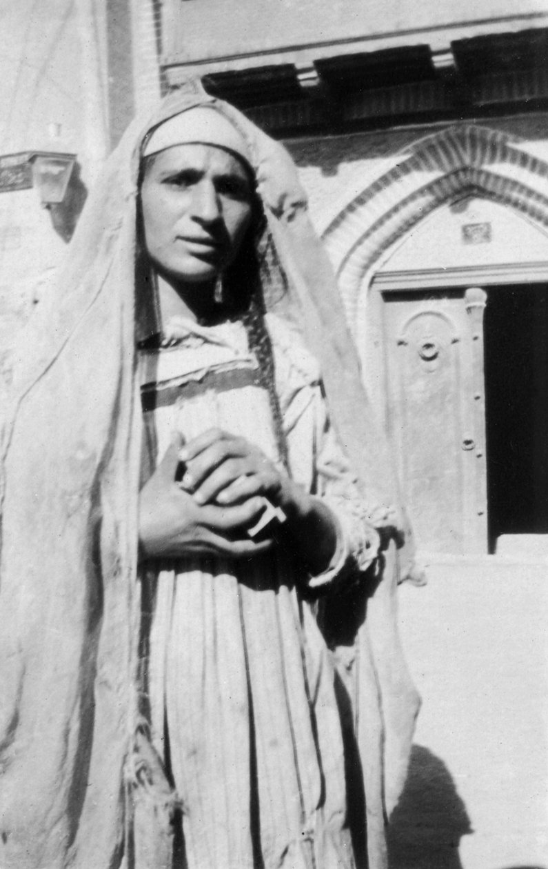 फारसी महिला, 1917-1919 द्वारा अज्ञात