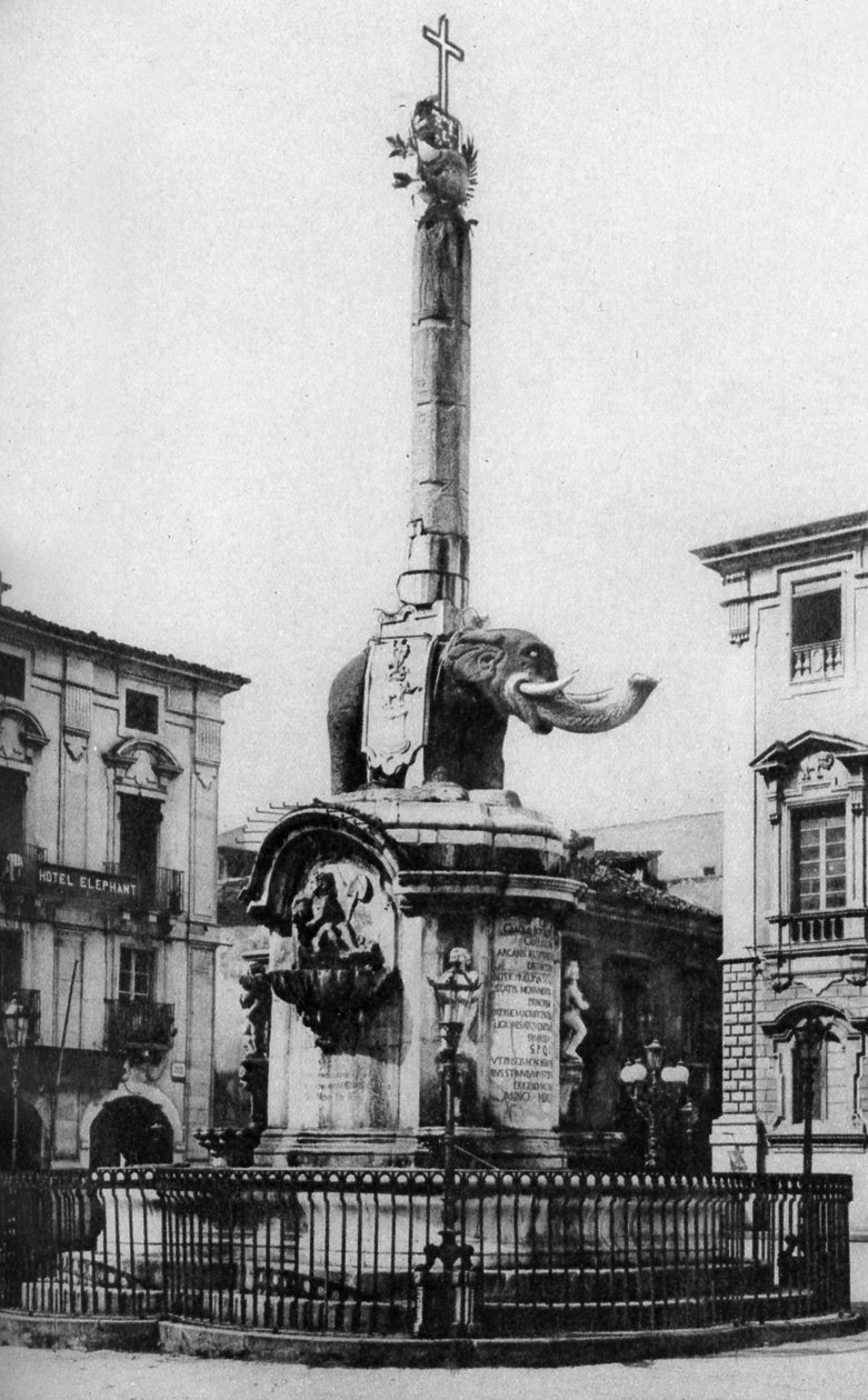पियाज़ा डेल ड्यूमो कैथेड्रल स्क्वायर, कैटेनिया, सिसिली, इटली, c1923 द्वारा अज्ञात
