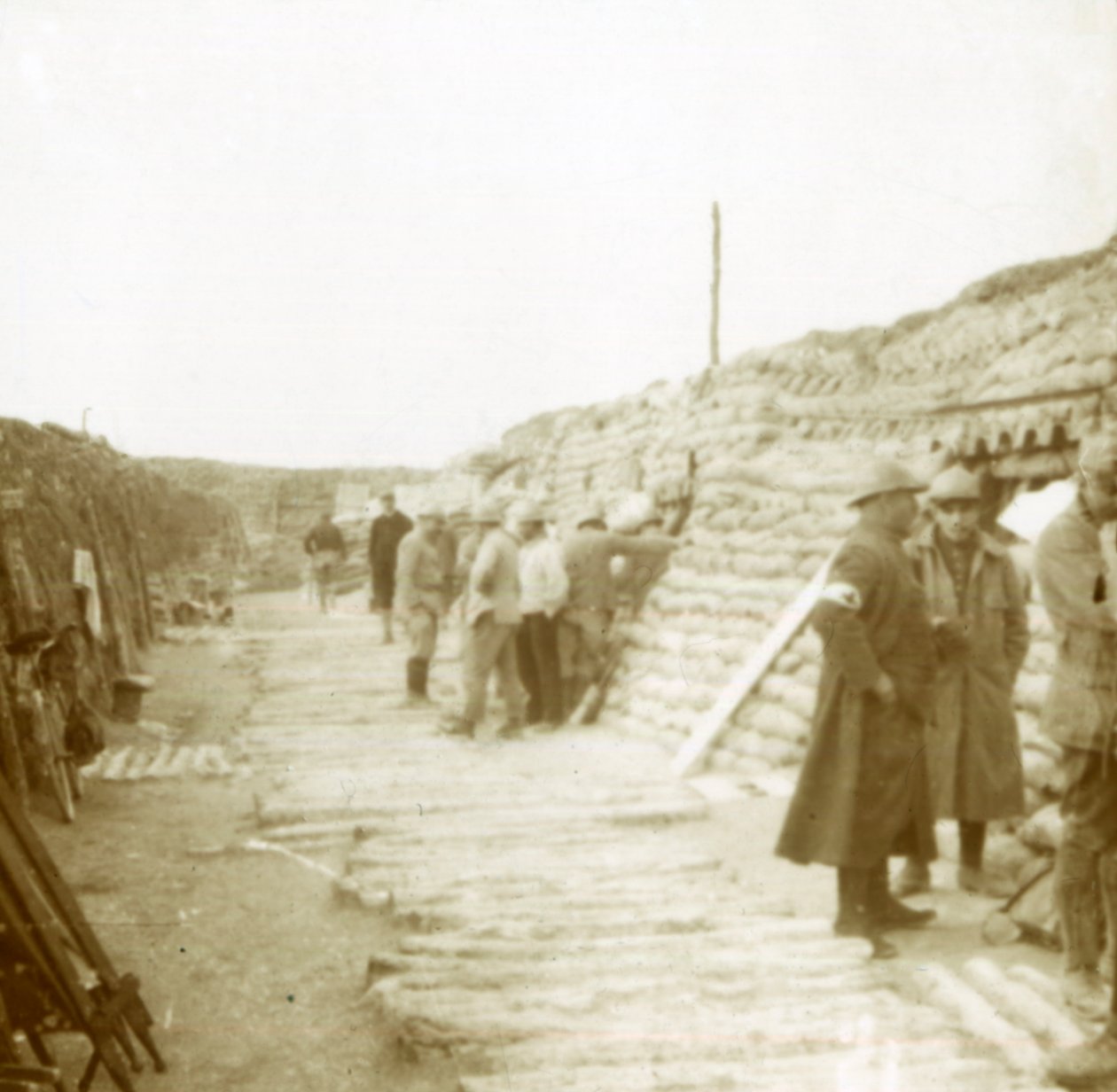 प्लेस डे लपेरा, शैम्पेन, उत्तरी फ्रांस, c1914-c1918 द्वारा अज्ञात