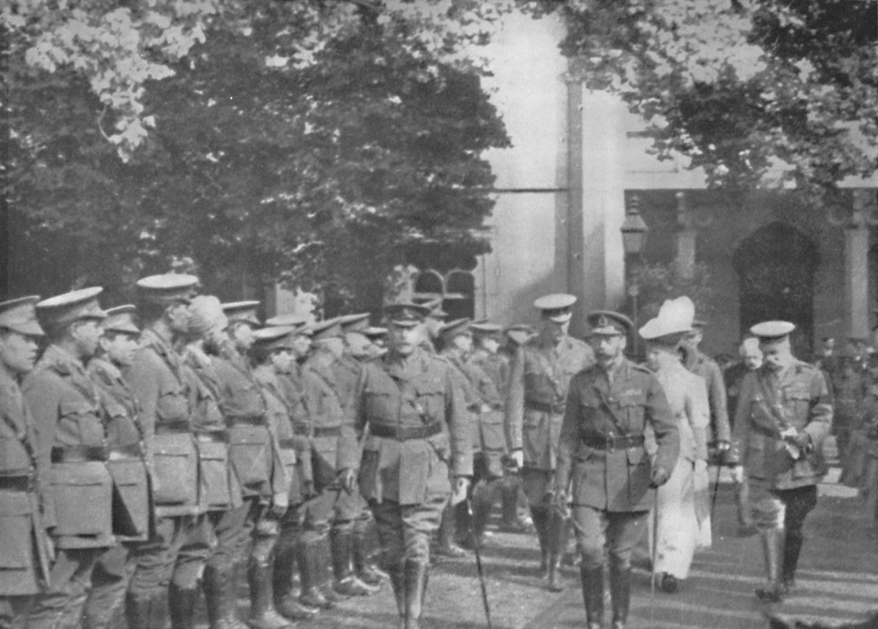 25 अगस्त 1915, 1939 को निवेश के लिए आगे बढ़ना द्वारा अज्ञात