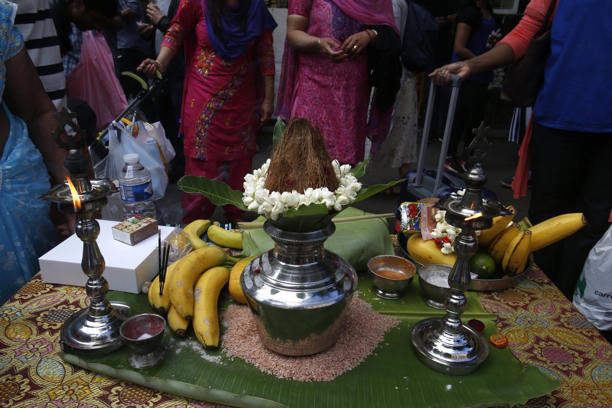 पेरिस में रथ यात्रा रथ उत्सव। प्रसाद। फ्रांस द्वारा अज्ञात