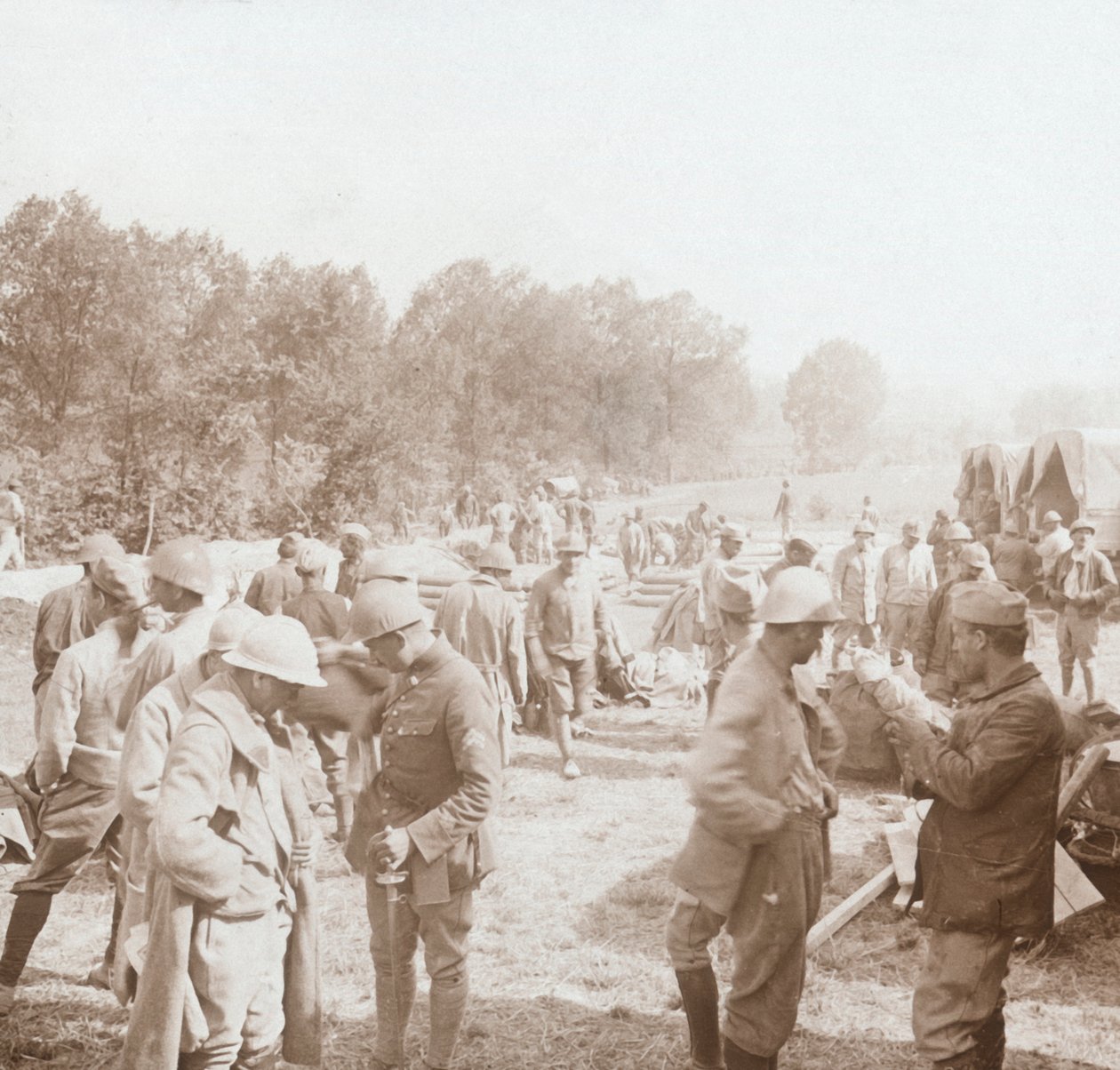 रेस्ट स्टॉप, जेनिकोर्ट, उत्तरी फ्रांस, c1914-c1918 द्वारा अज्ञात