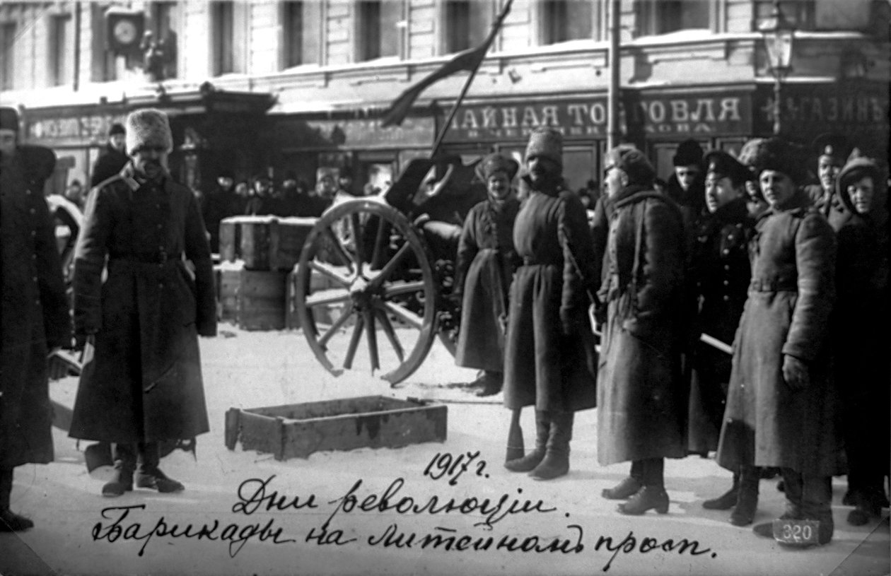 लाइटेंनी प्रॉस्पेक्ट, पेट्रोग्रेड, रूस, 27 फरवरी, 1917 को क्रांतिकारी बाधाएं द्वारा अज्ञात
